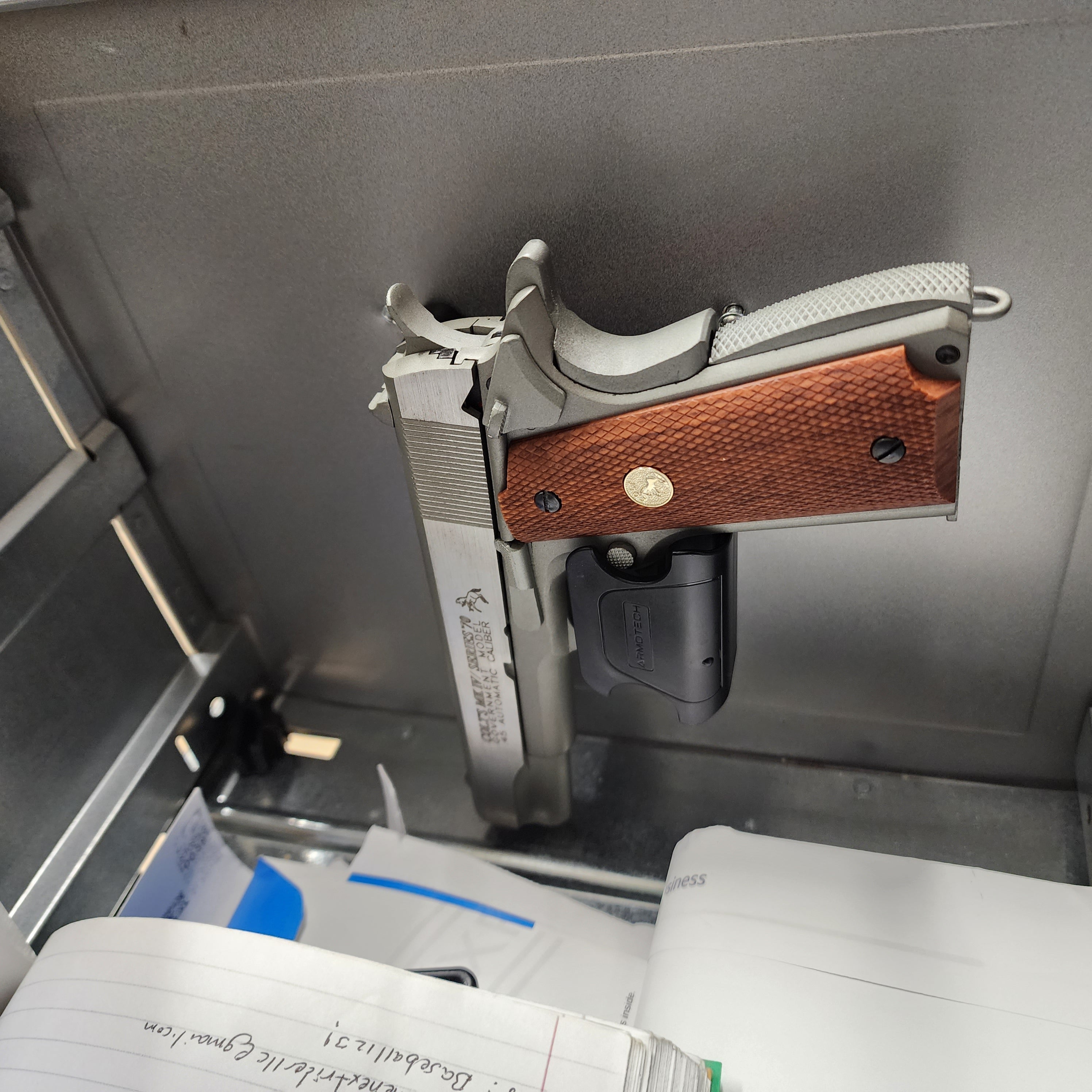 Eagle. Magnetic Mount.