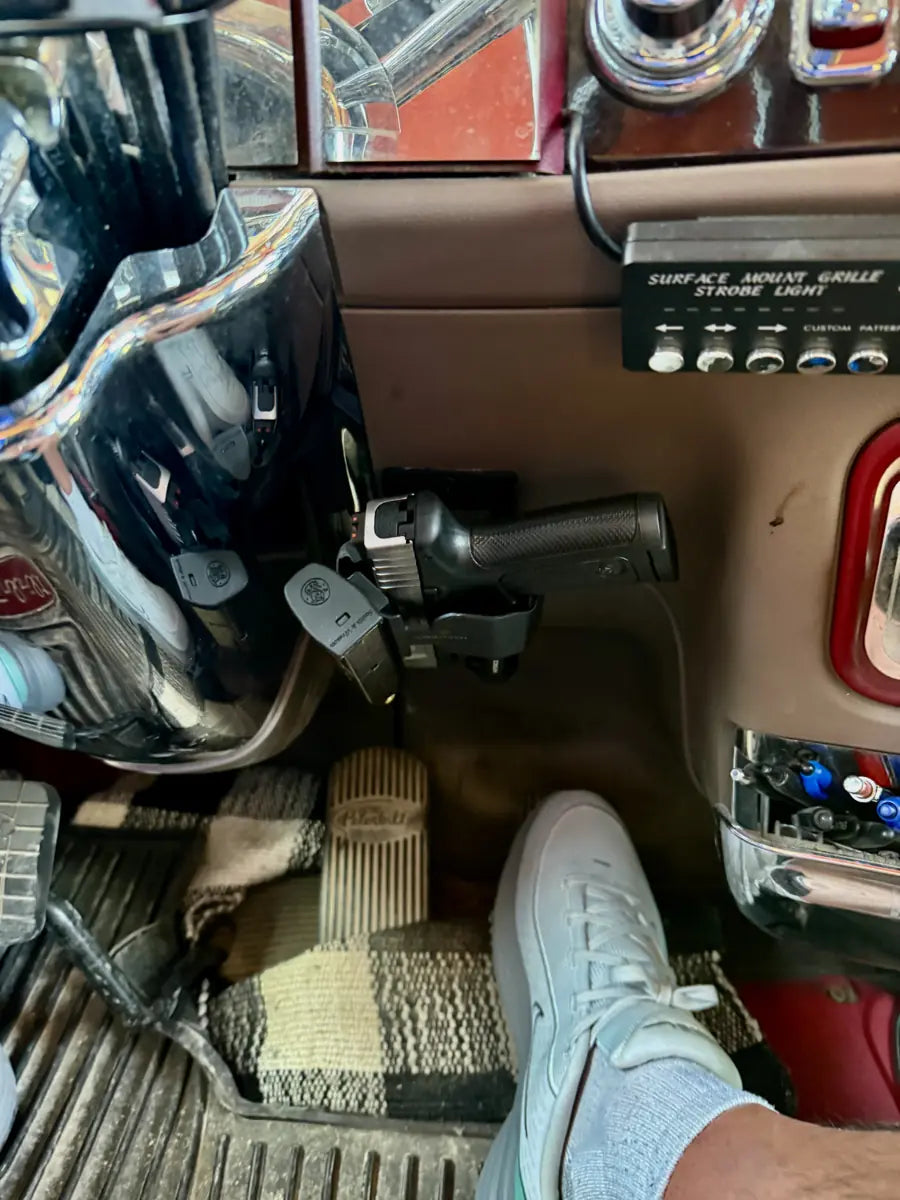 Jeremy Jones's ARMOTECH 4.0 installation in a Peterbilt 389